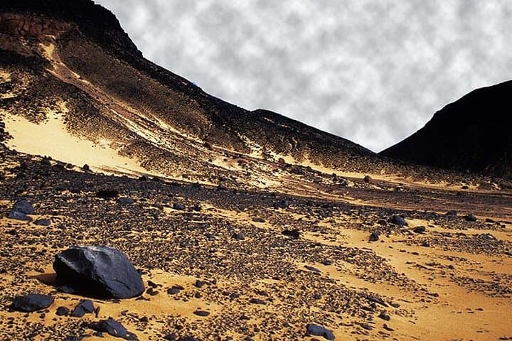 Black Desert and White Desert Day Trip from Cairo to Bahariya Oasis photo 3