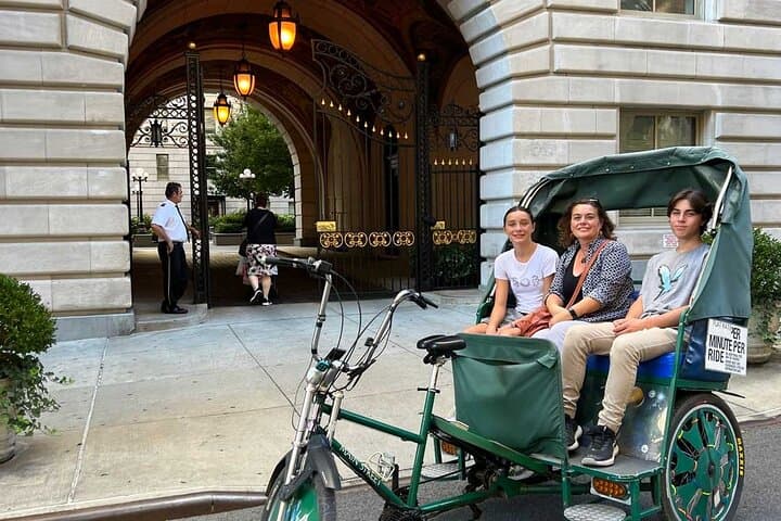 Midtown Pedicab Tour: Eco-Friendly Pedicab Sightseeing from Plaza to Times Square photo 2