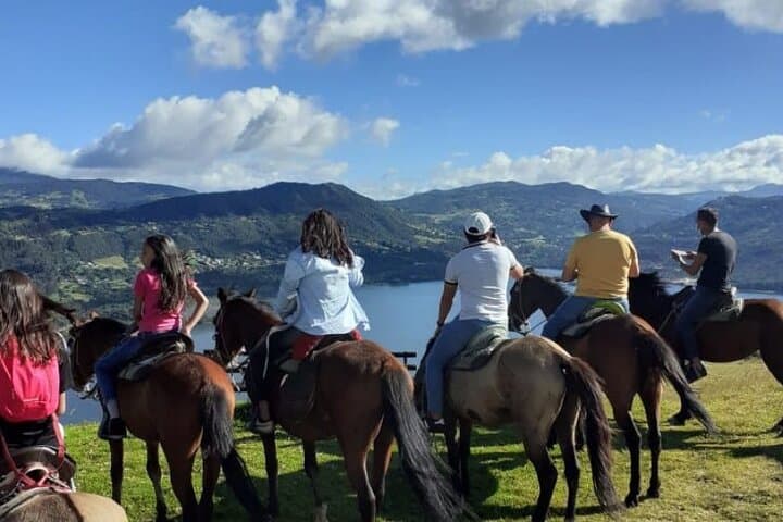 Horseback riding in La Calera to San Rafael Reservoir with lunch at Andrés Carne de Res photo 2