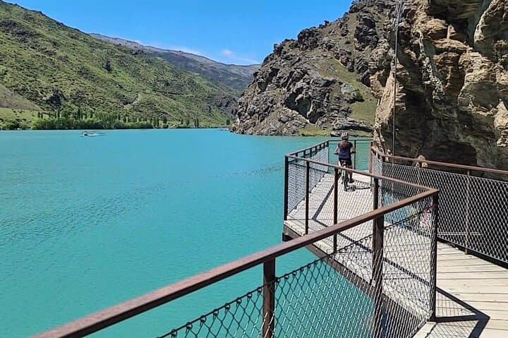 Lake Dunstan E-Bike Trail: Cromwell to Clyde Scenic Ride photo 4