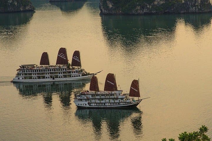 2-Day Halong Bay Luxury Cruise from Hanoi — Titop, Luon Cave & Sung Sot photo 1