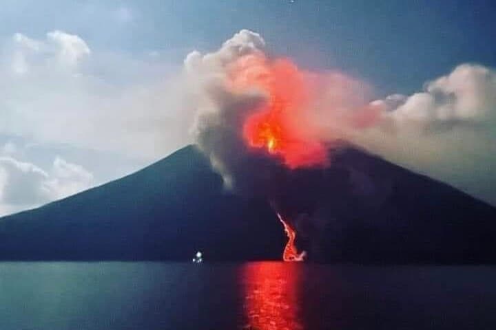 Night Boat Tour to Sciara del Fuoco — Watch Stromboli's Fiery Eruptions from Sea