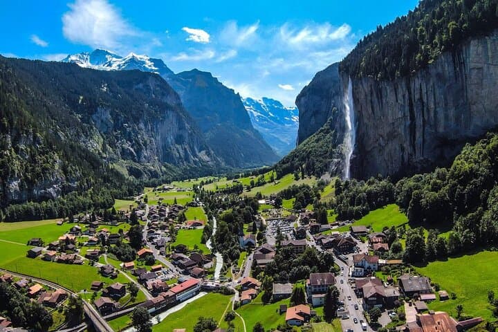 3-Day Zurich, Rhine Falls & Bernese Oberland Tour: Lakes, Waterfalls and Alpine Villages photo 4