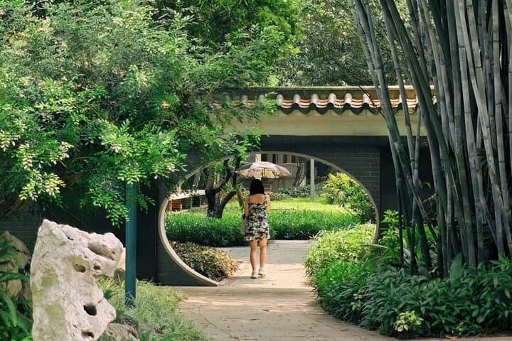 Private Citywalk Through Old Town Guangzhou: Chen Clan, Sun Yat-sen & Local Eats