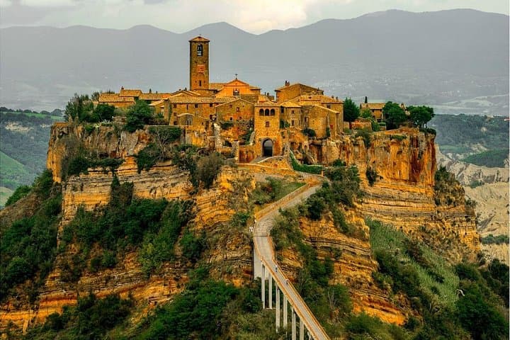 Fiat 500 Tour to Civita di Bagnoregio & Lake Bolsena Picnic