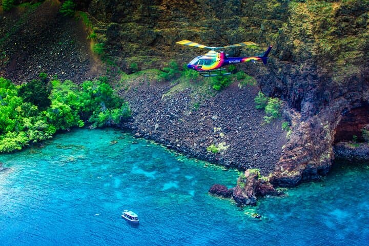 Kona Coast Helicopter Tour: A 30-Minute Aerial Adventure Over Hawai‘i’s Iconic Landscapes