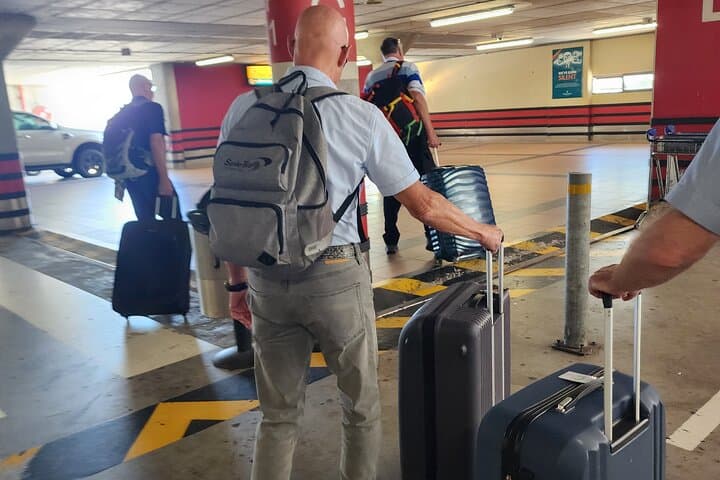Cape Town Airport to City Hotels Private Transfer — Meet & Greet Service photo 4