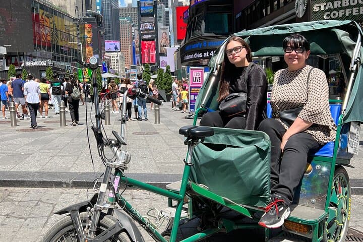 Midtown Pedicab Tour: Eco-Friendly Pedicab Sightseeing from Plaza to Times Square photo 5
