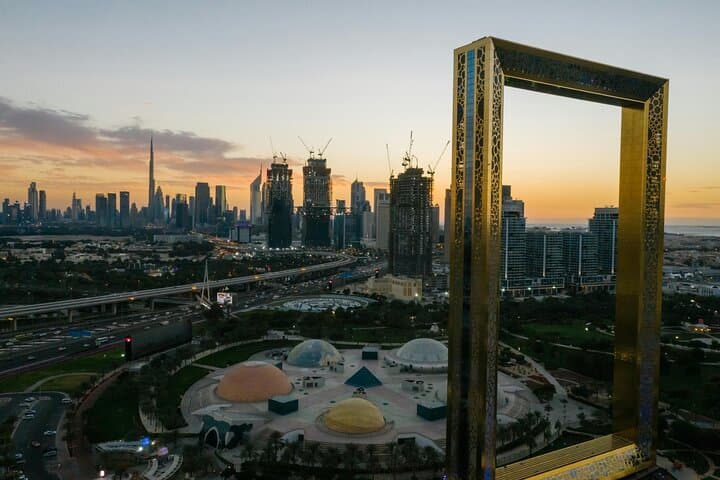 dubai-frame-skybridge-views-old-and-new-dubai photo 3