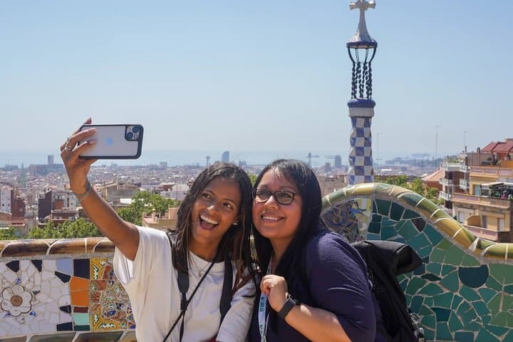 Skip-the-Line Guided Tour of Park Güell — Gaudí's Mosaic Monumental Park photo 2