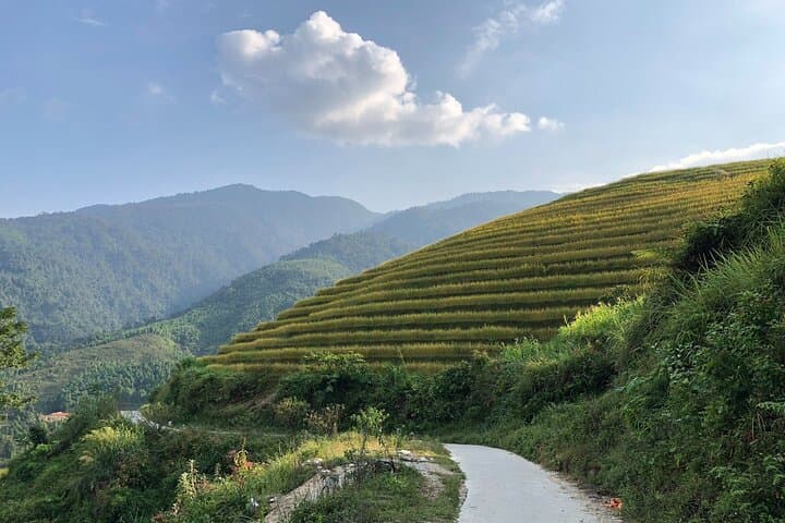 Ha Giang Loop 3-Day Private Car Tour: Ma Pi Leng Pass, Dong Van & Local Homestays photo 5