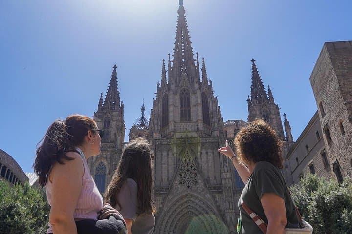 Barcelona Highlights: Montjuïc Cable Car, Gothic Quarter & El Born Walking Tour photo 4