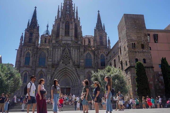 Barcelona Highlights: Montjuïc Cable Car, Gothic Quarter & El Born Walking Tour photo 5
