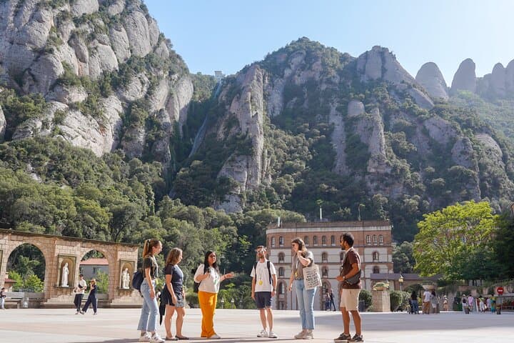 Barcelona Highlights and Montserrat Day Trip with Cog-Wheel Train
