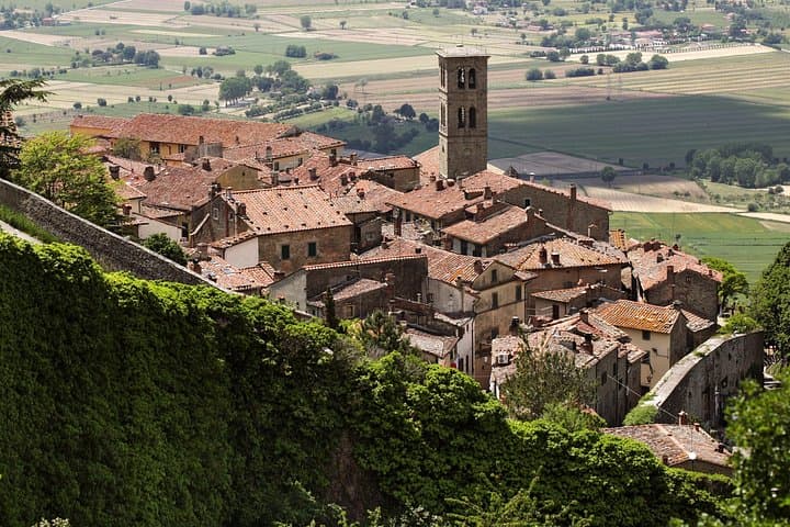Kid-Friendly Cortona Private Guided Family Tour: 2-Hour Hilltown Walk