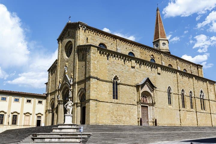 Family-Friendly Arezzo Private Walking Tour for Kids and Families photo 2