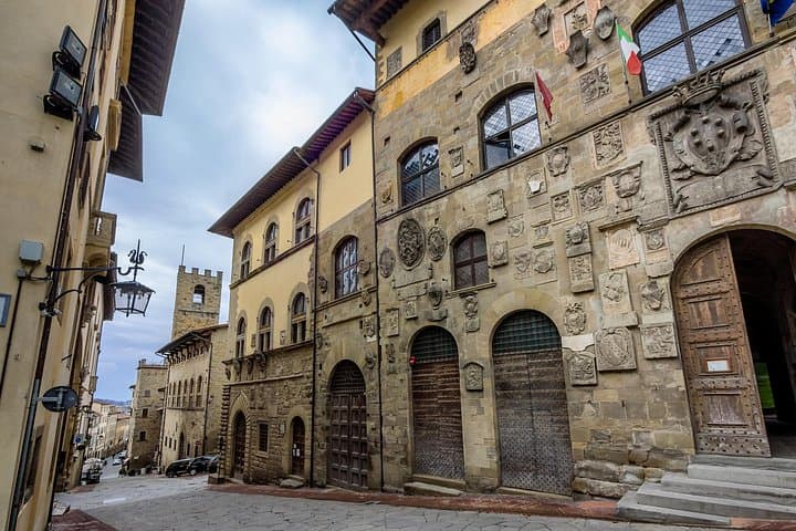 Family-Friendly Arezzo Private Walking Tour for Kids and Families photo 4