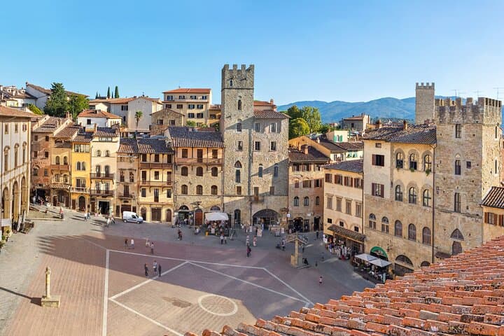 Family-Friendly Arezzo Private Walking Tour for Kids and Families