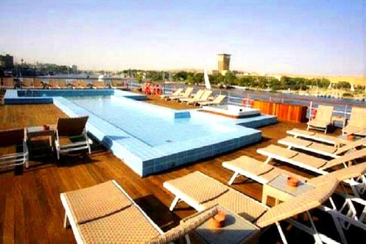 Aswan to Luxor 4-Day Nile Cruise: Private Egyptologist, Temples & River Views