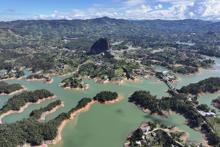 Guatapé Lakeside Adventures: Climb La Piedra del Peñol and Explore the Colorful Malecon photo 5