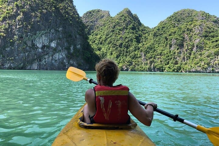 Paddle Lan Ha Bay: 2-Hour Private Canoe from Ha Long photo 4