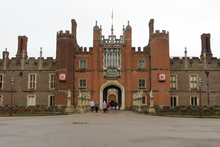 Hampton Court Palace, Stonehenge & Roman Baths Day Tour from London photo 1