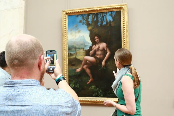 Evening at the Louvre: Skip-the-Line Mona Lisa Tour with Hotel Pickup