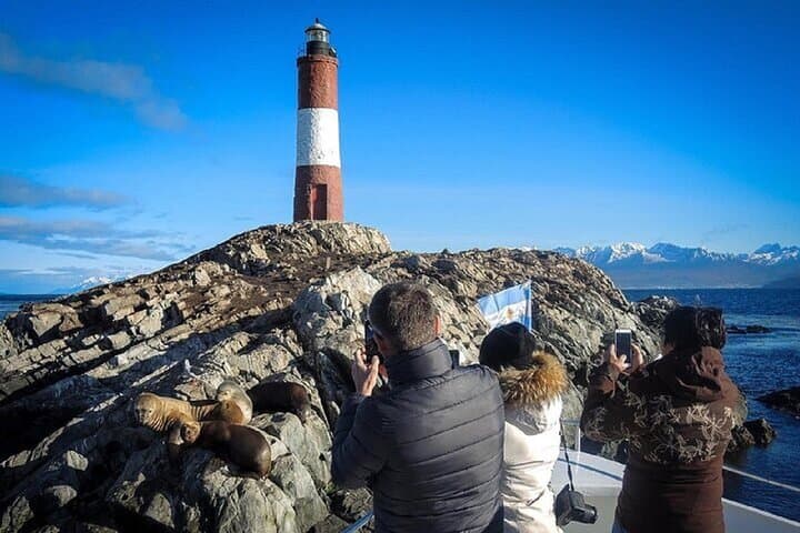 Sail the Beagle Channel: Les Eclaireurs Lighthouse & Wildlife Cruise from Ushuaia
