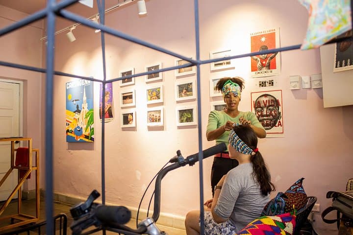 De Africa a tu cabeza: Cartagena Family Turban Workshop photo 4