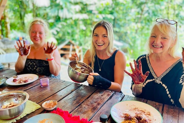 Hands-On Chocolate, Waterfall Swim & Cultural Lunch Near Manuel Antonio