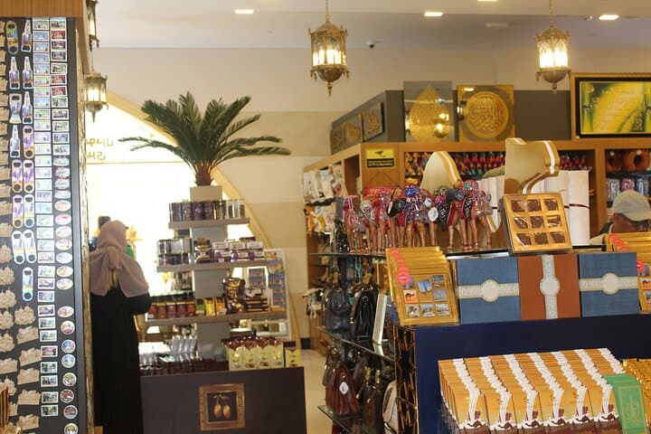 Private Abu Dhabi Sightseeing Tour: Sheikh Zayed Mosque, Emirates Palace & Dates Market photo 4