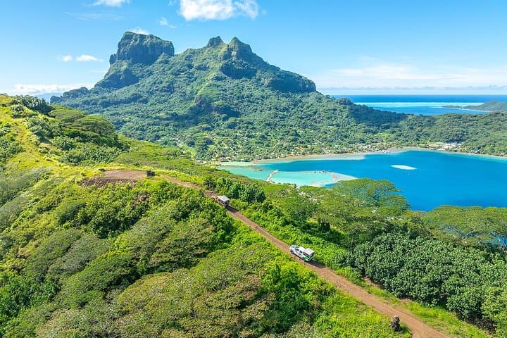 Private 4x4 Safari in Bora Bora: Off-Road Island Tour with Local Guide