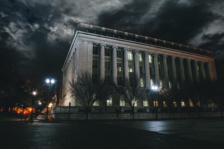 DC Ghosts Ultimate Dead of Night Haunted Ghost Tour — Washington DC Haunted Walking Experience