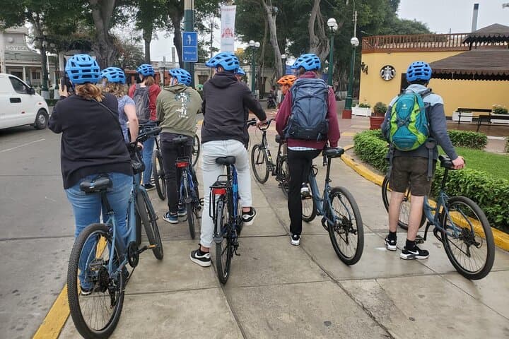 Coastal Cycling Tour in Lima: Miraflores to Barranco and Chorrillos photo 5