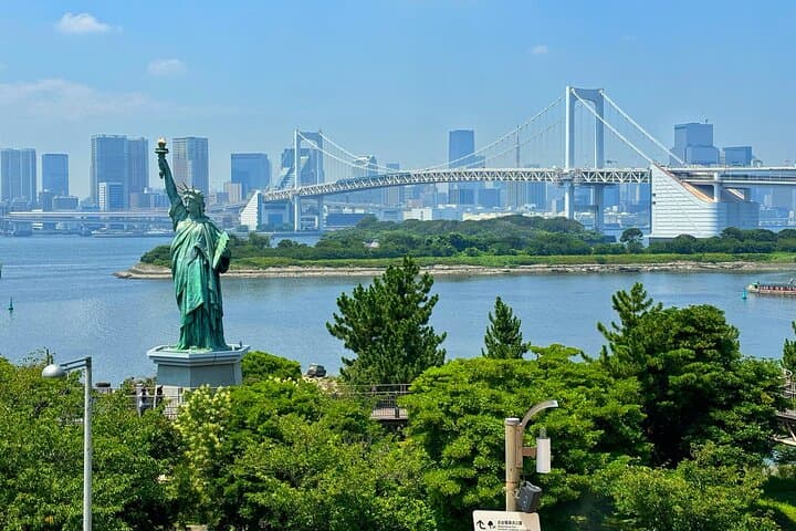Fish Market to Odaiba Skyline: Private Walking Tour of Ginza & Odaiba photo 2