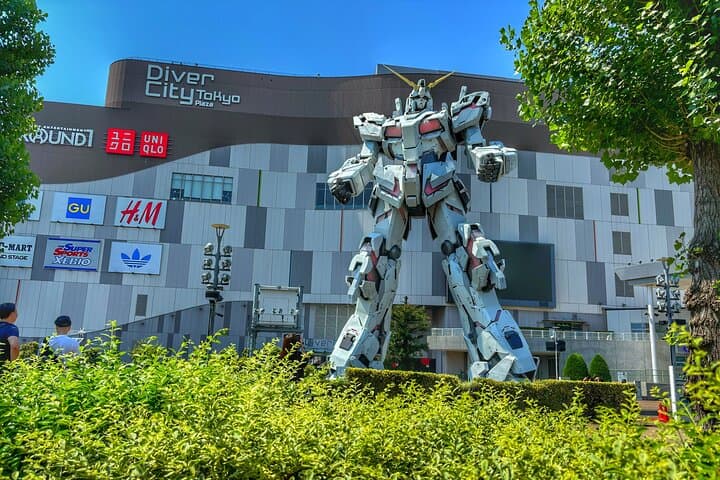 Fish Market to Odaiba Skyline: Private Walking Tour of Ginza & Odaiba photo 4