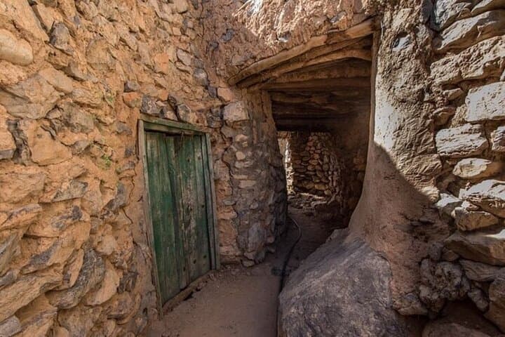 Day Trip to Jabal Shams and Wadi Nakhar: Oman’s Grand Canyon & Misfat Al Abriyeen photo 4