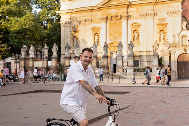 3-Hour Krakow Bike Tour — Old Town & Kazimierz Highlights photo 1