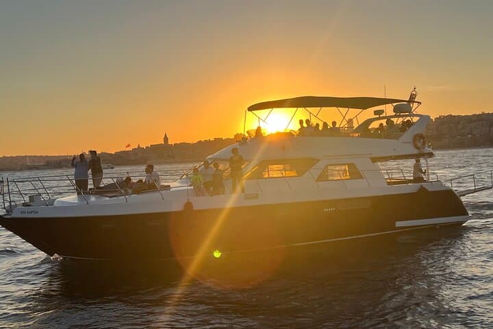 Private Bosphorus Yacht Tour in Istanbul — Noon Yacht Cruise with Snacks photo 1
