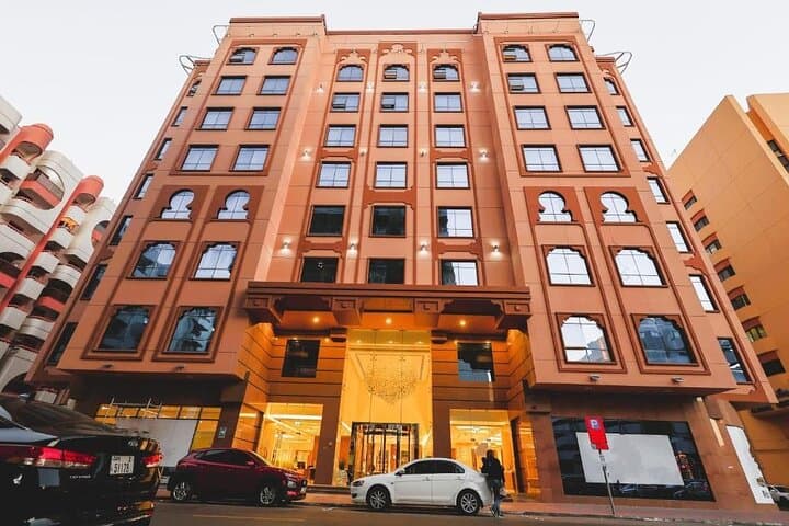 4-Day Dubai Transit Tour: Desert Safari, Burj Khalifa & Marina Cruise photo 4