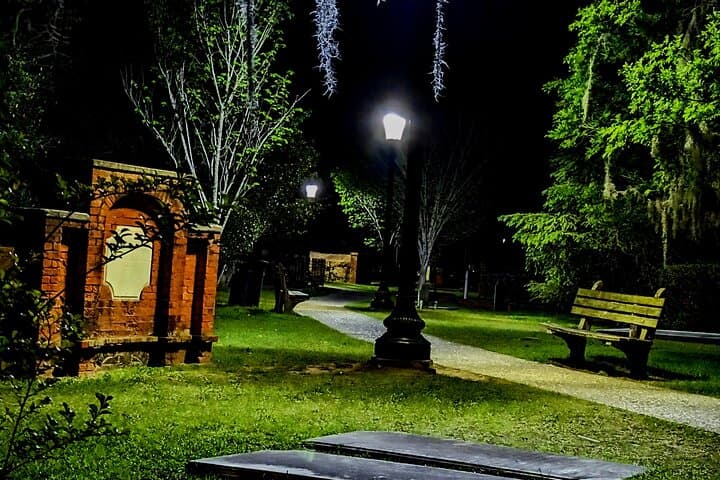 Savannah Ghost Walking Tour: Interactive Paranormal Experience in Historic Squares