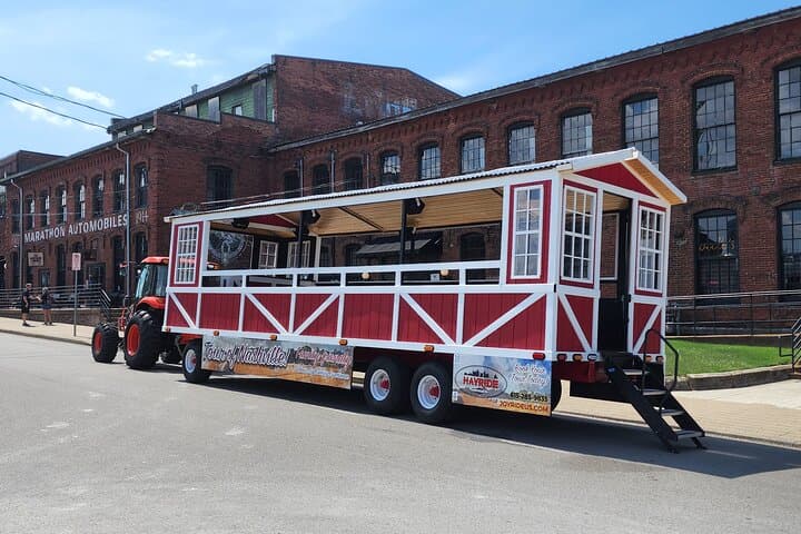 Nashville Nighttime Hayride: 90-Min Tractor Tour of Broadway, Riverfront & Music Row photo 4