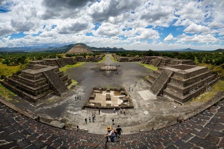 Explore Teotihuacan: Ancient Pyramids and a Wildlife Safari in One Day photo 2