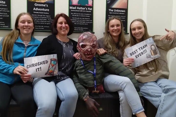 Zombie Bite Escape Room Auckland: Immersive 60-Minute Post‑Apocalyptic Puzzle photo 5