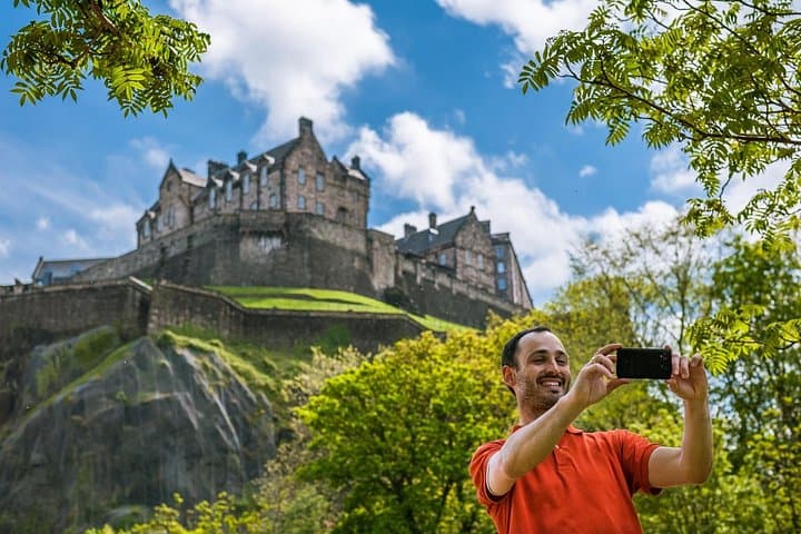 Edinburgh Old Town Highlights: Private Guided Walking Tour of the Royal Mile photo 2