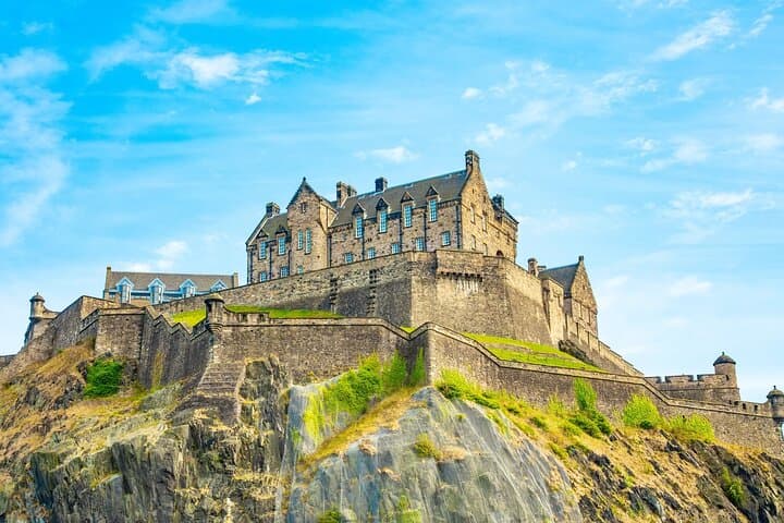 Skip-the-Line Edinburgh Castle & Old Town Walking Tour — Private Royal Mile Experience