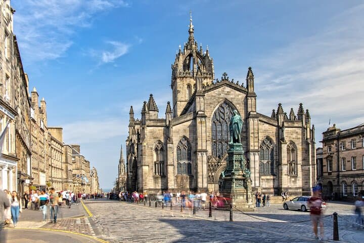 Skip-the-Line Edinburgh Castle & Old Town Walking Tour — Private Royal Mile Experience photo 5