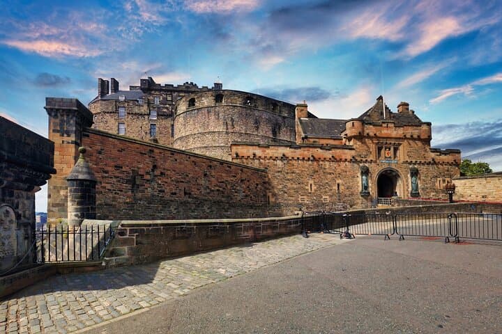 Skip-the-Line Edinburgh Castle & Old Town Walking Tour — Private Royal Mile Experience photo 3
