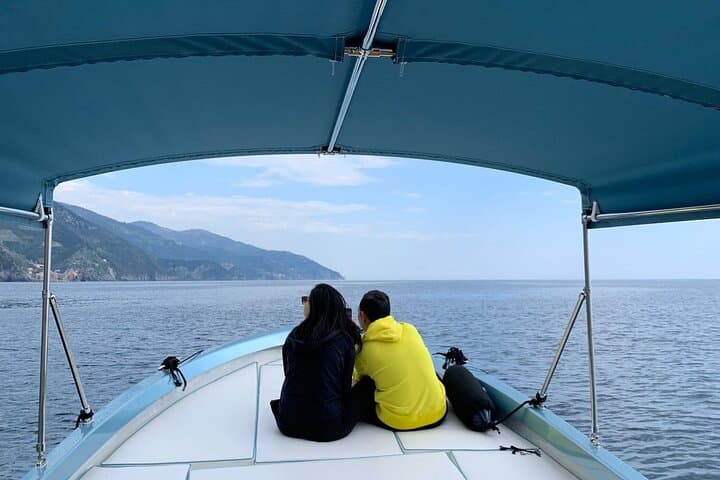 Sunset Boat Tour Along Cinque Terre: Prosecco, Photos & Dolphins photo 5