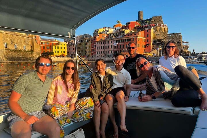 Sunset Boat Tour Along Cinque Terre: Prosecco, Photos & Dolphins photo 6